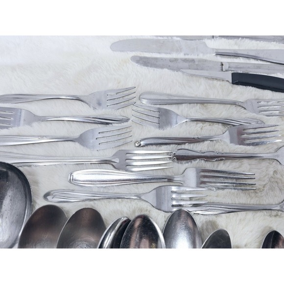 Lot of 45 Assorted Vintage Silverplate‎ Dinner/Place Forks Spoons Butter Knives - Picture 6 of 7